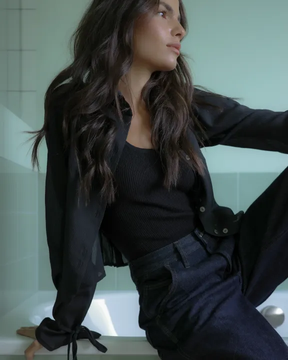 Between Hours - Yang - Crinkle Sheer Fitted Shirt with shell buttons